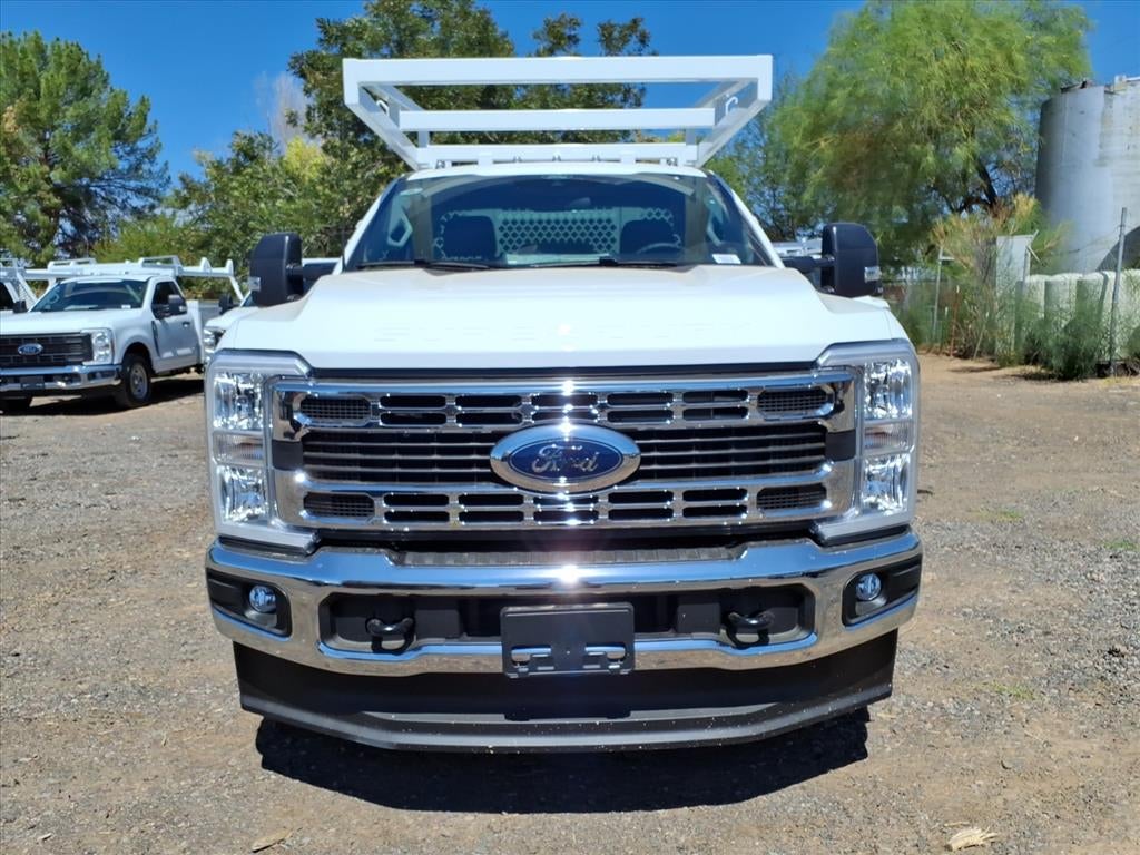 2025 Ford Chassis Cab F-350® XL