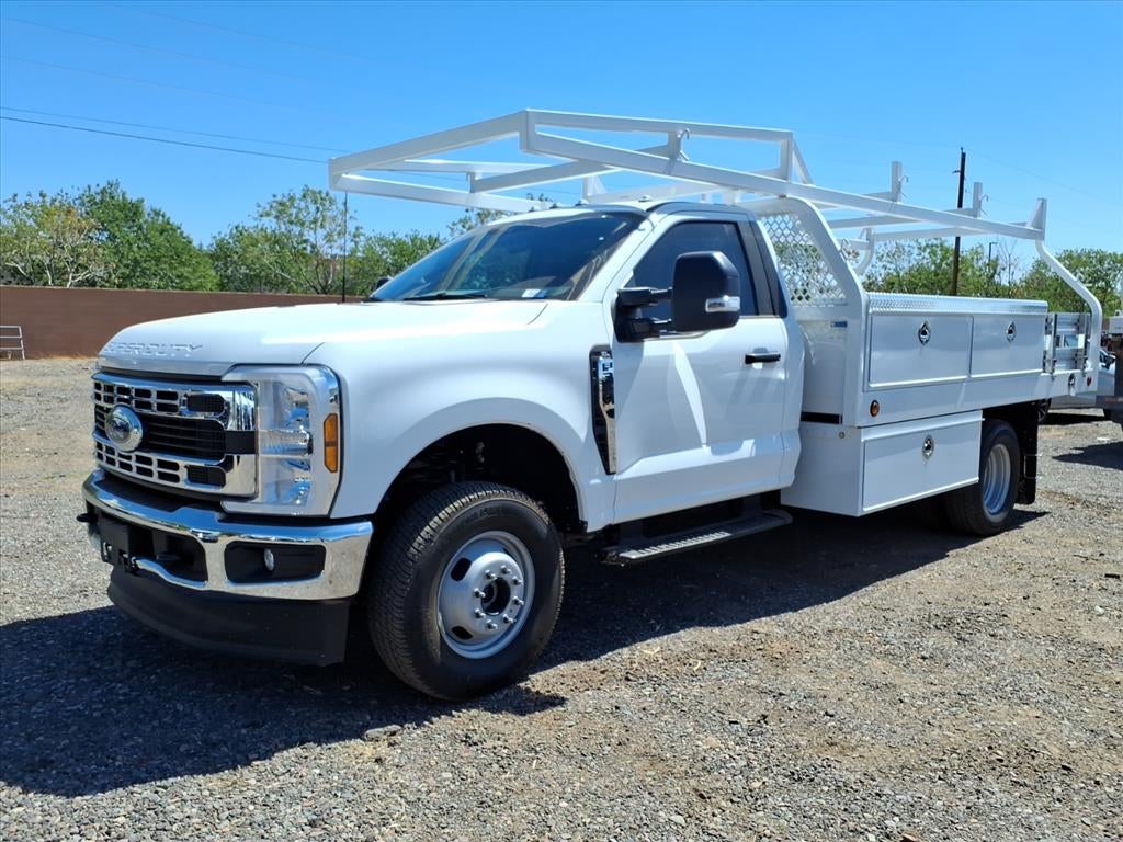 2025 Ford Chassis Cab F-350® XL