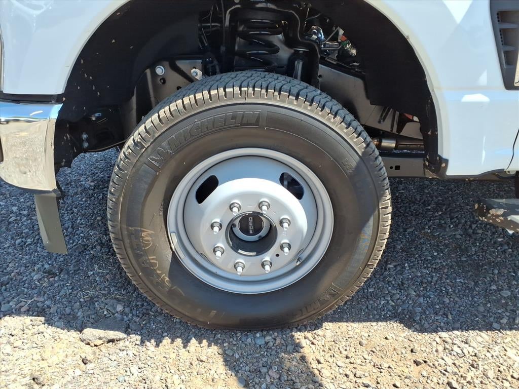 2025 Ford Chassis Cab F-350® XL