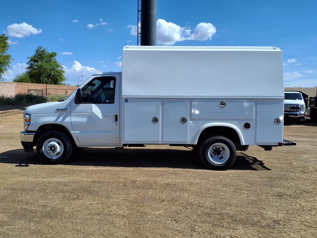 2026 Ford Econoline Cutaway E-350 SRW