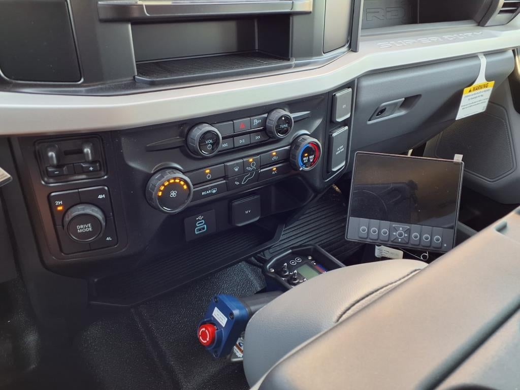 2025 Ford SUPER DUTY F-550 DRW XL 4WD SUPERCAB 192 WB 8