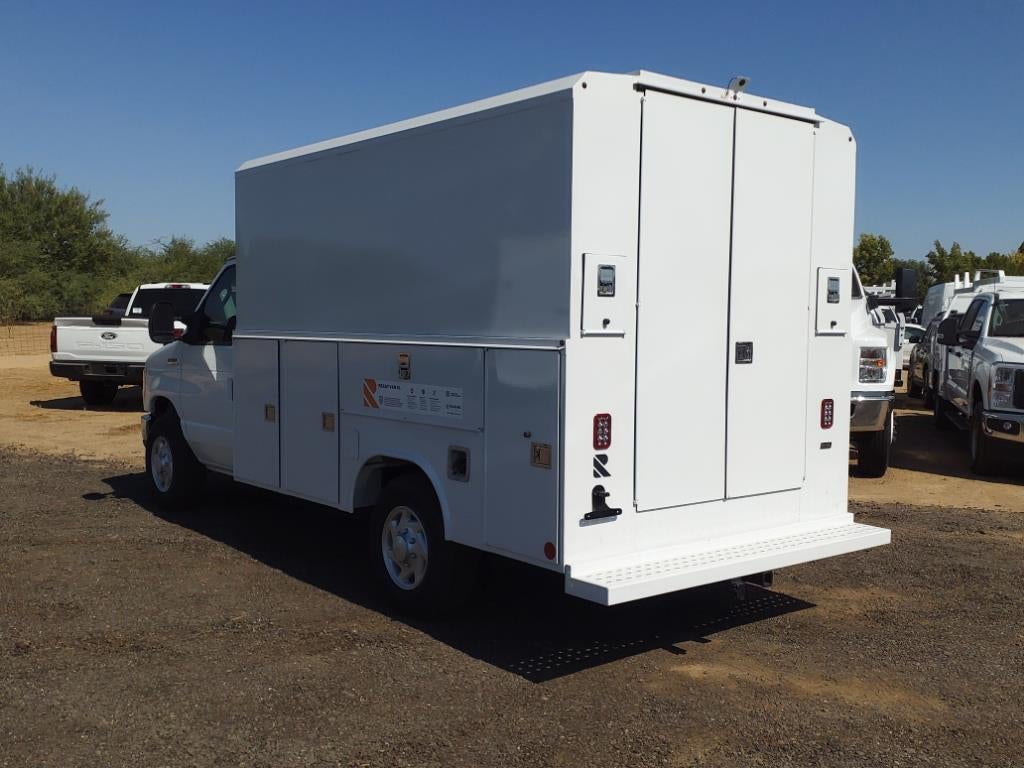 2025 Ford E-350 Super Duty XL Cutaway