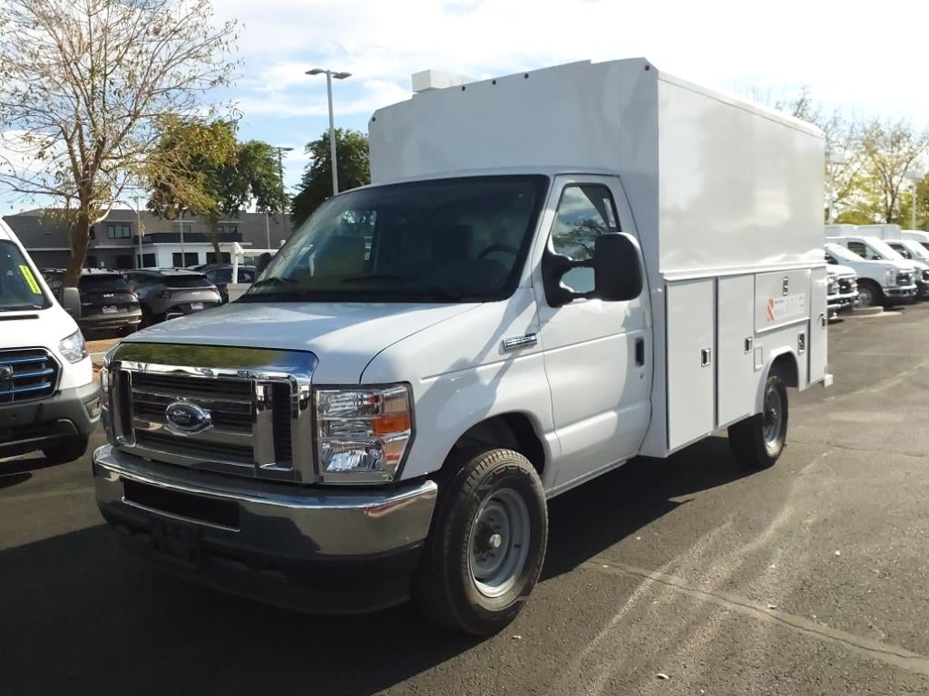 2025 Ford E-350 Super Duty XL Cutaway