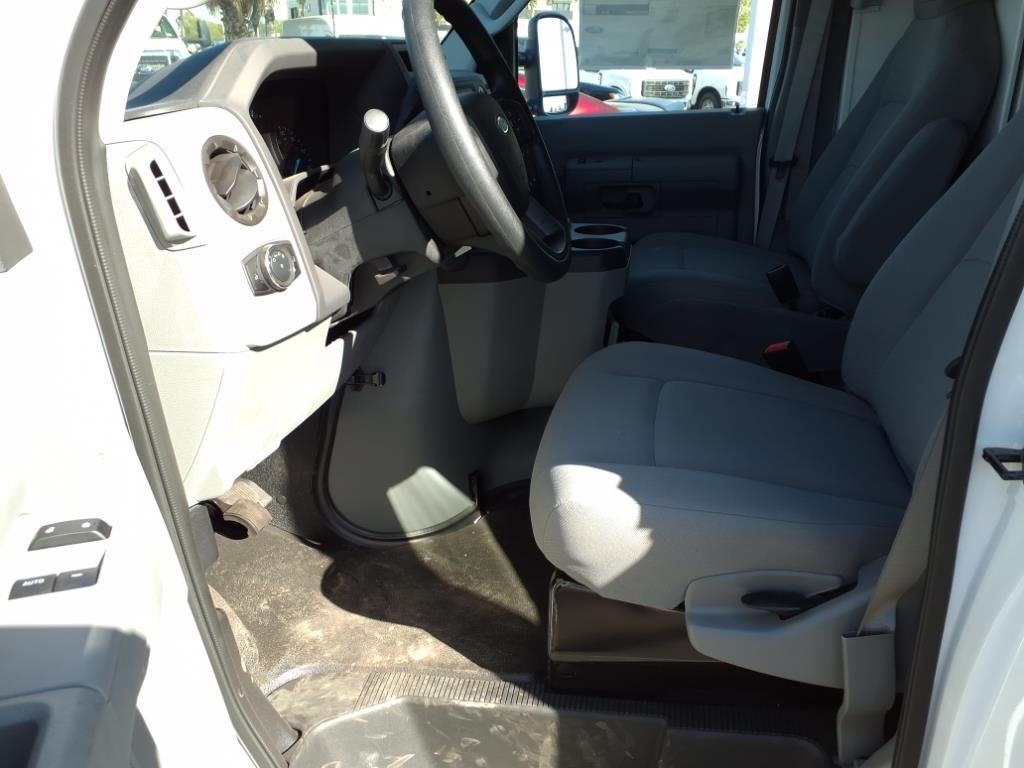 2025 Ford E-350 Super Duty XL Cutaway