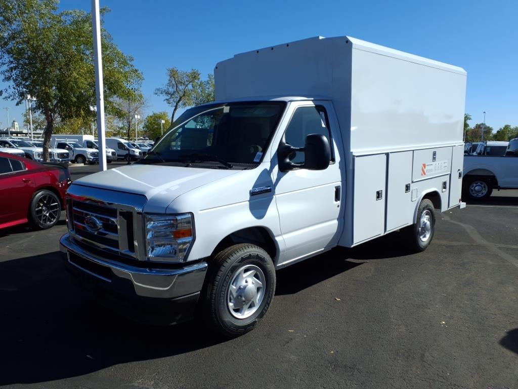 2025 Ford E-350 Super Duty XL Cutaway
