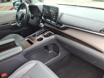 2022 Toyota Sienna XLE 7-Passenger